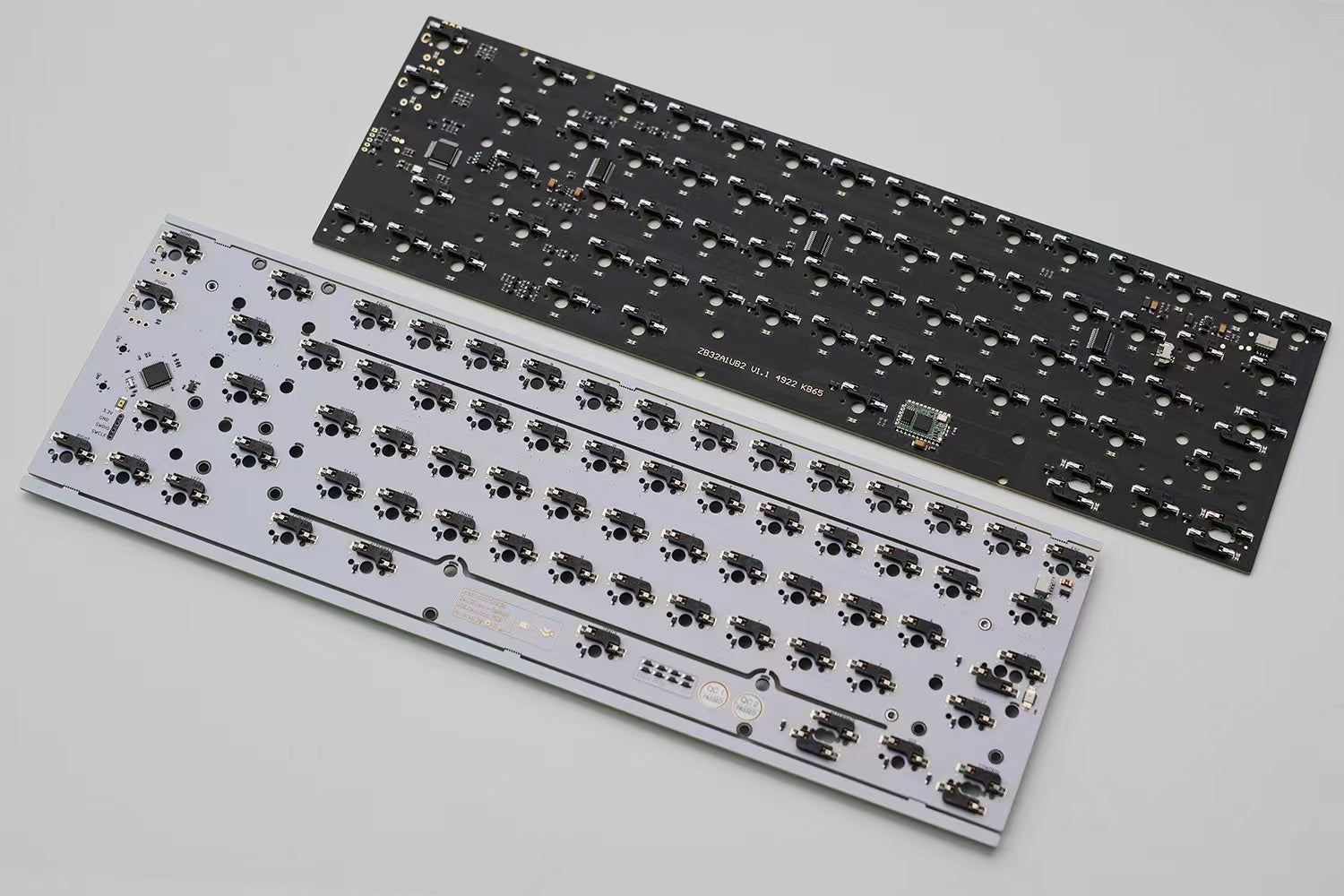 [Group Buy]  // New Retro #66 // 65% keyboard set